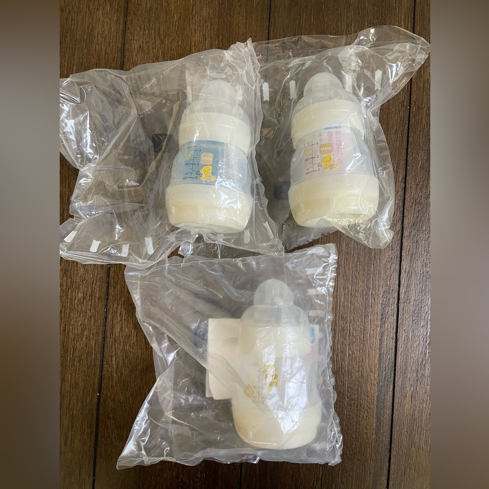 Mam 3 4.5 oz baby bottles and matching Pacifier